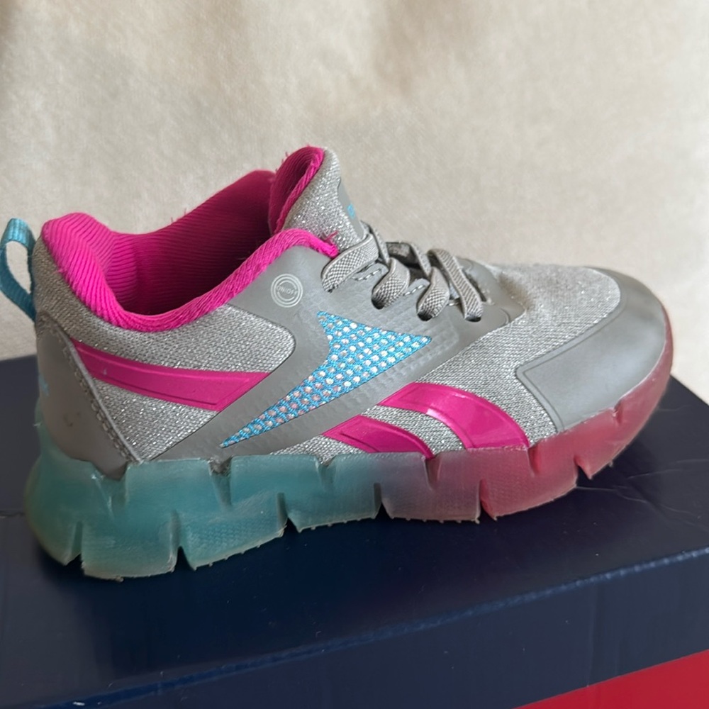 Zig n glow elastic Reebok toddler girl shoes. Lights up. Only wear 2wice